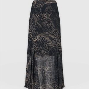 An elegant maxi skirt with flared hem. Meet the Aubrey skirt.